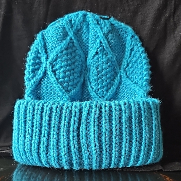 Kurt GeigerWomen's Blue Metallic Cable Knit Beanie NWT - Picture 5 of 7